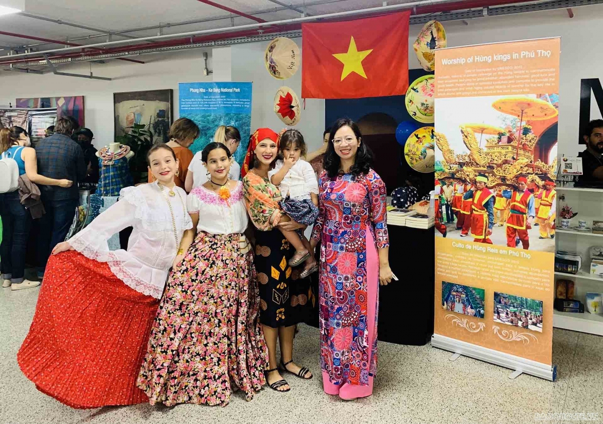Vietnamese handicrafts and traditional cuisine introduced in Brazil