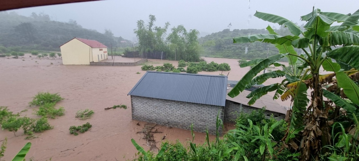 Hundreds of houses in Bac Giang inundated by flood water