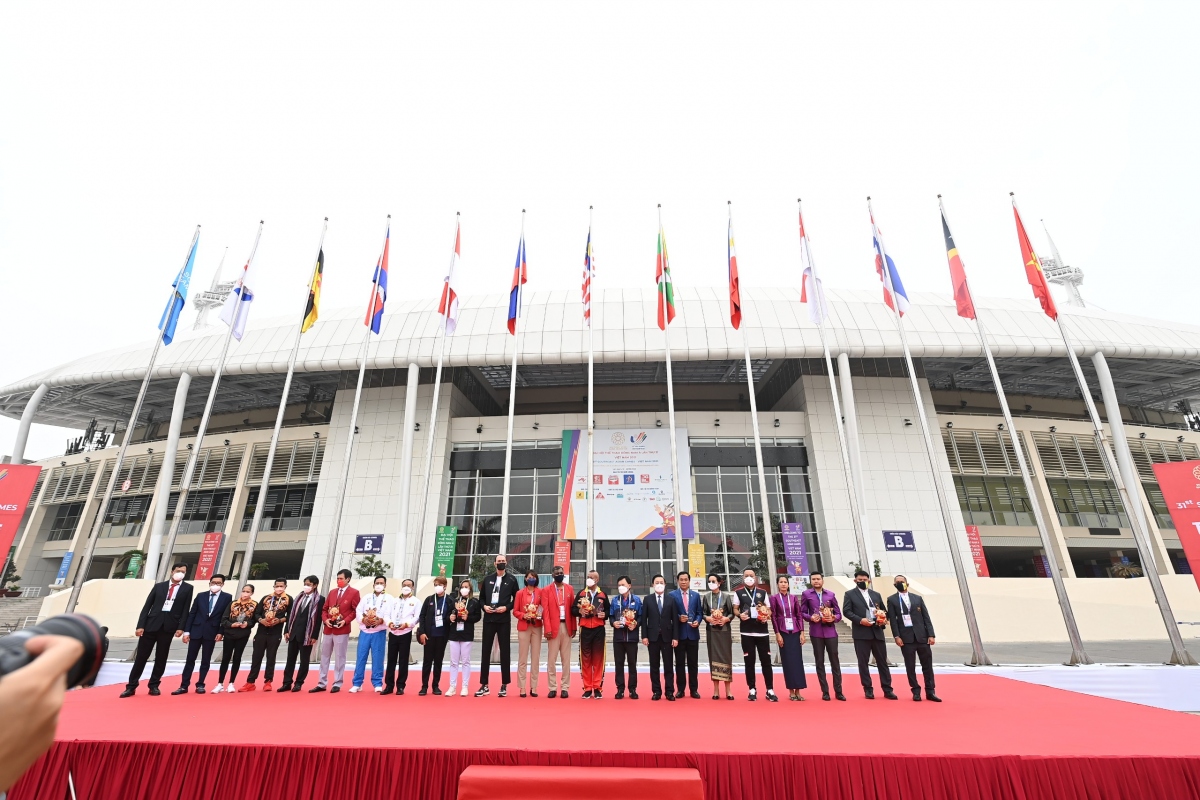 SEA Games 31 flag-hoisting ceremony solemnly held in Hanoi