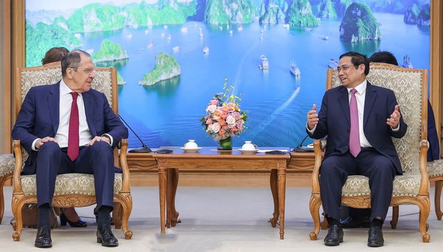 PM Chinh invites Russian Premier to visit Vietnam