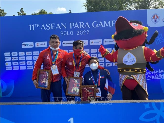 Vietnamese swimmers continue to break records at 2022 APG