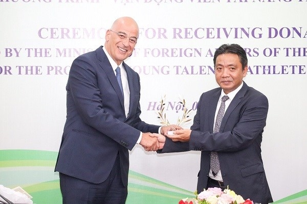 Greece presents EUR50,000 in support of Vietnamese sport