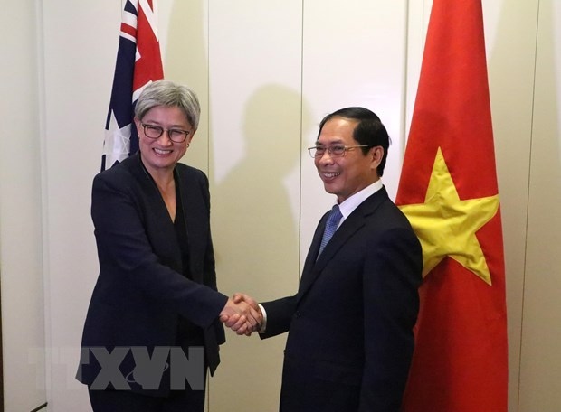 Australian FM affirms close-knit relationship with Vietnam