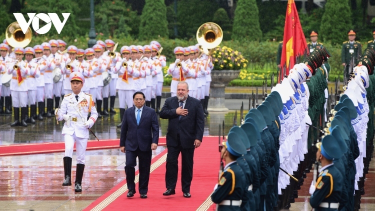Cuban Prime Minister Manuel Marrero Cruz warmly welcomed in Hanoi