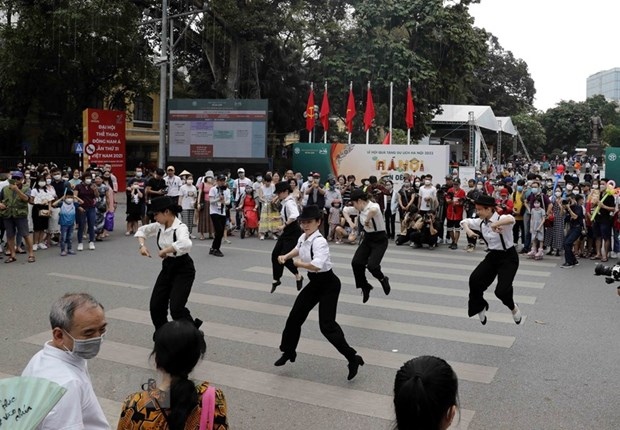Hanoi extends Hoan Kiem pedestrian spaces during holiday