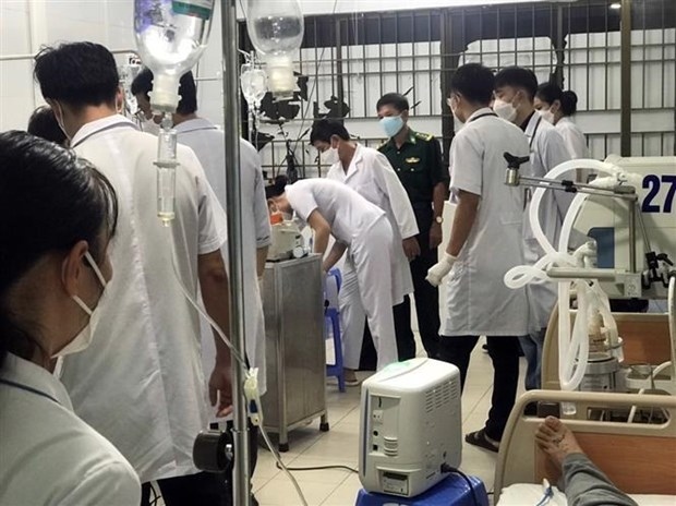 Vung Tau: nine sailors on Chinese vessel saved in suspected food poisoning