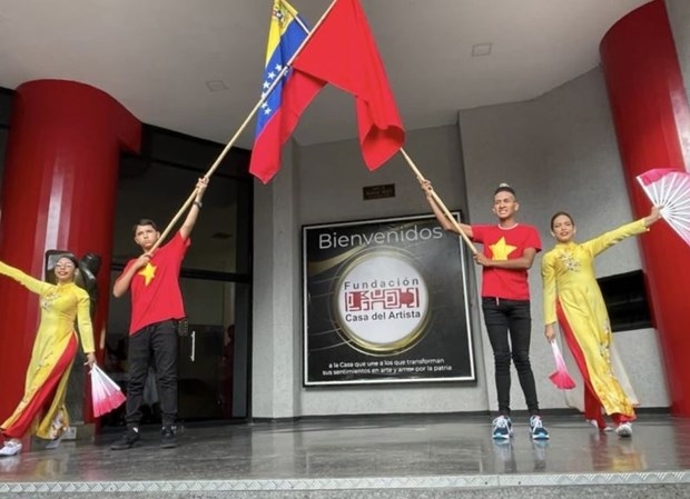 Venezuela art exhibition highlights Vietnam land, culture, people