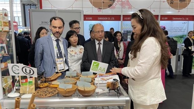 Vietnam attends int’l food trade show in Paris