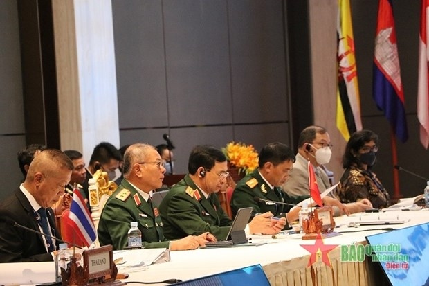 Vietnam attends ADMM Retreat and ninth ADMM Plus