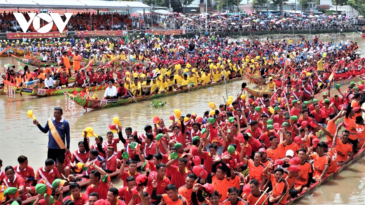 Khmer boat race excites crowds in southern Vietnam