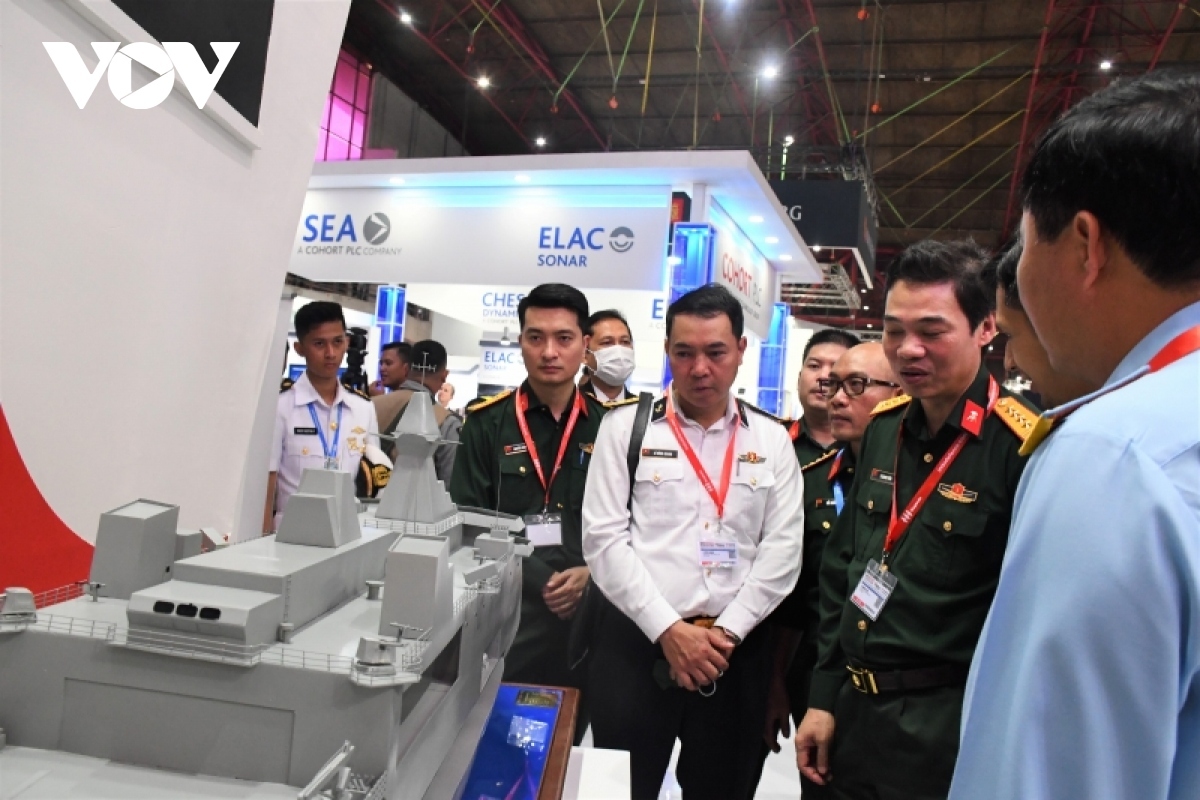 Vietnam attends defence expo and forum in Indonesia