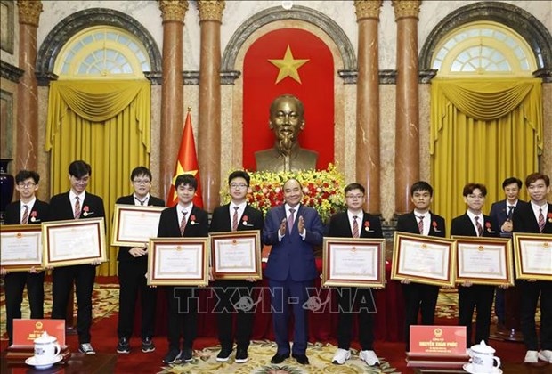 President meets with winners of Int’l Olympiads, sci-tech competitions