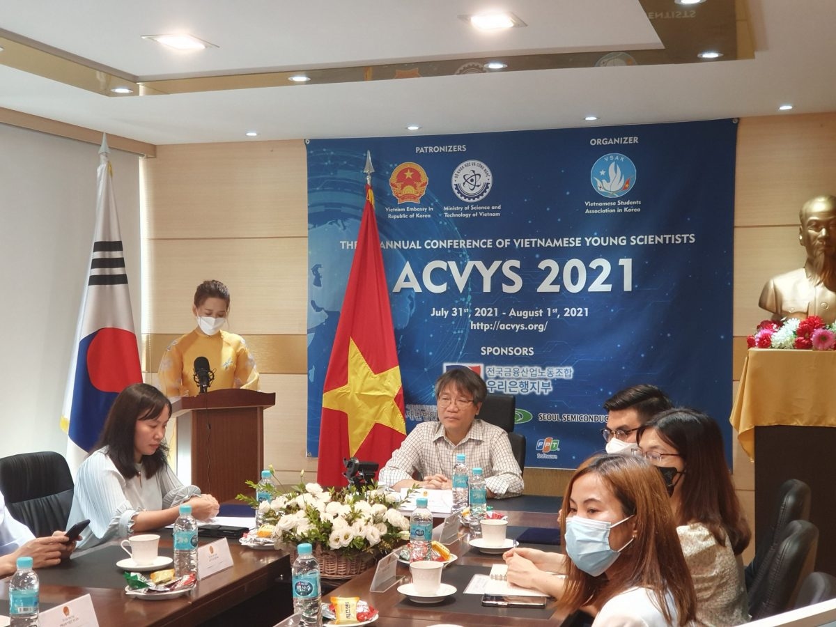 Young Vietnamese scientists meet in Seoul