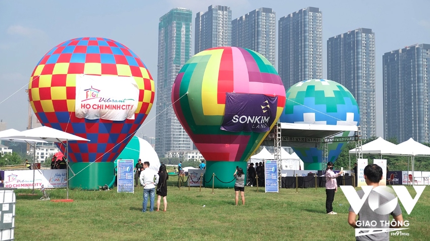 Year-end hot air balloon festival enthralls visitors in HCM City