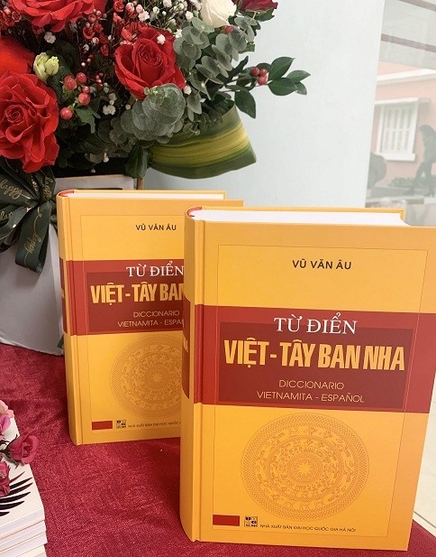 First Spanish language dictionary introduced in Vietnam