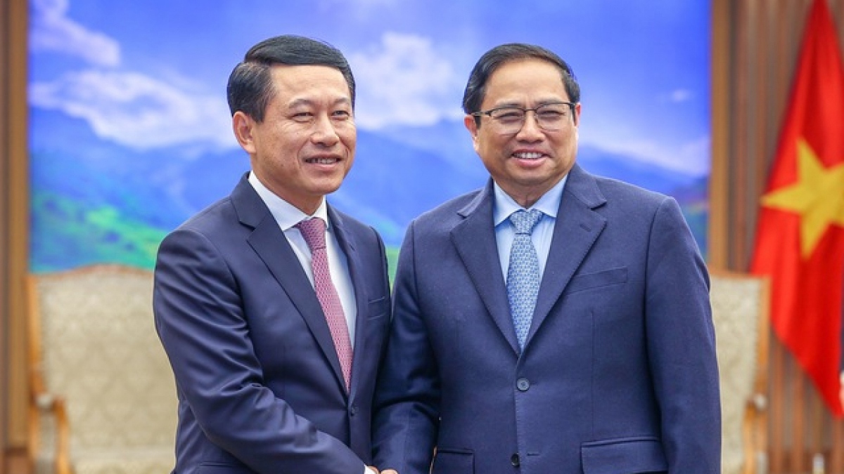 PM Chinh hosts Lao Deputy PM, Foreign Minister