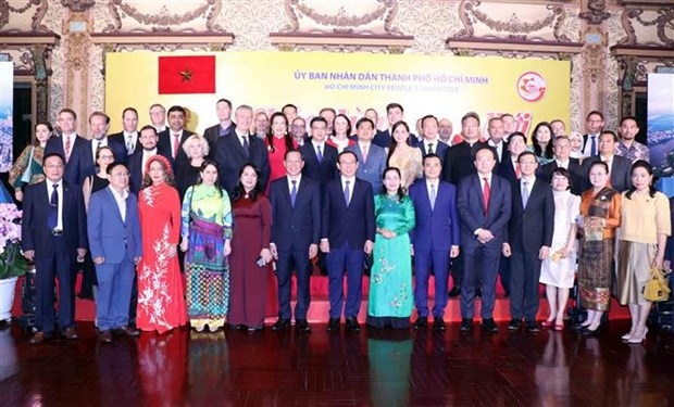 HCM City leaders meets diplomatic corps, foreign businesses