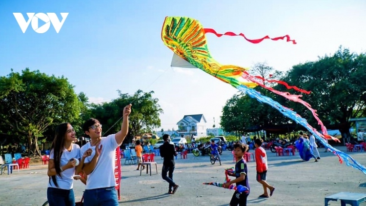 Annual kite festival draws large crowds in Can Tho