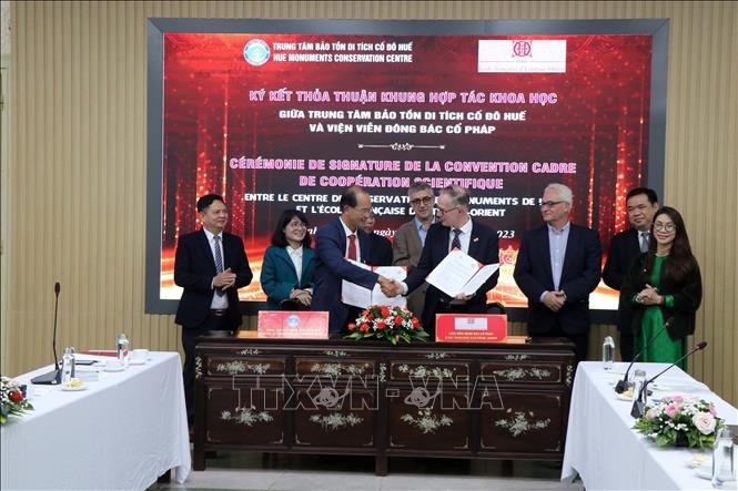 Vietnam and France cooperate in preserving Hue imperial relic complex