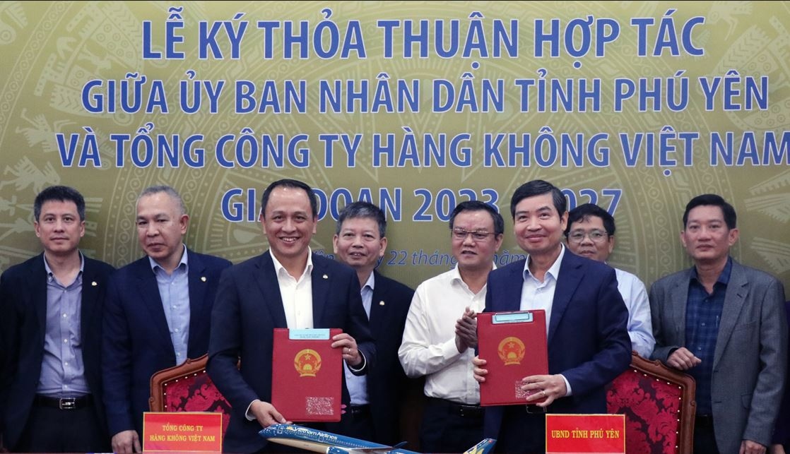 Phu Yen, Vietnam Airlines boost tourism development