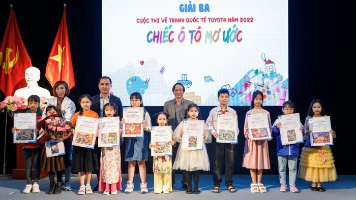 150 Vietnamese children win Toyota Dream Car Art Contest 2022