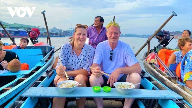 Cai Rang floating market - a fantastic tourist destination in Mekong Delta