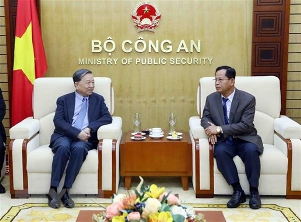 Vietnamese, Lao security forces strengthen ties