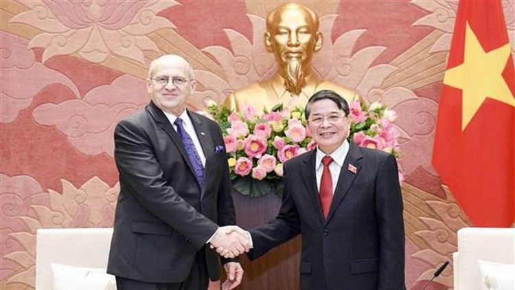 Vietnam desires stronger all-around ties with Poland