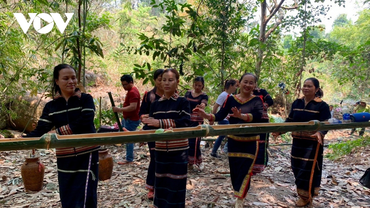 Forest god worship of Jrai ethnic people in Gia Lai