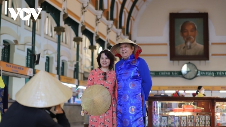 First returning Chinese travelers visit HCM City