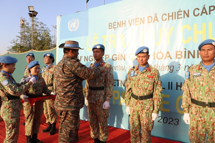 Vietnamese Level-2 Field Hospital No.4 receives UN medals