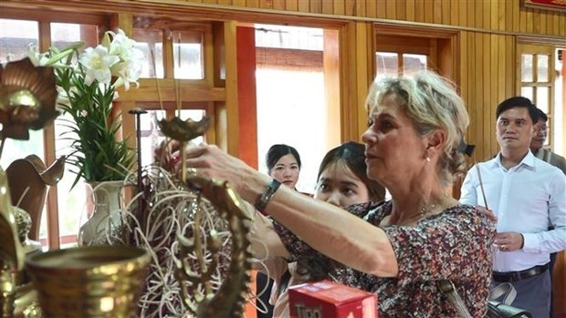French delegation experience culture of Thai ethnic minority group in Yen Bai