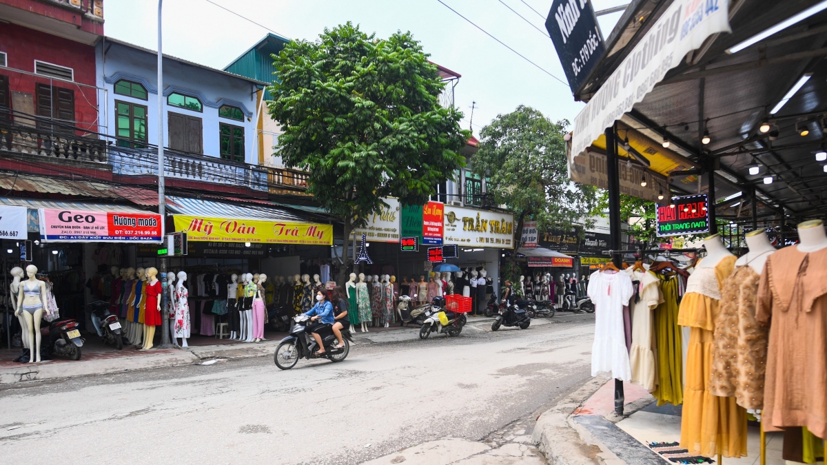 Hanoi’s largest fashion market falls quiet in post-COVID period
