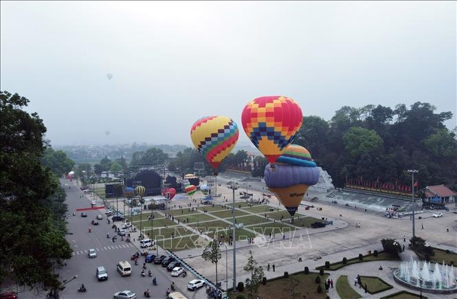 Second international hot air balloon festival kicks off in Tuyen Quang