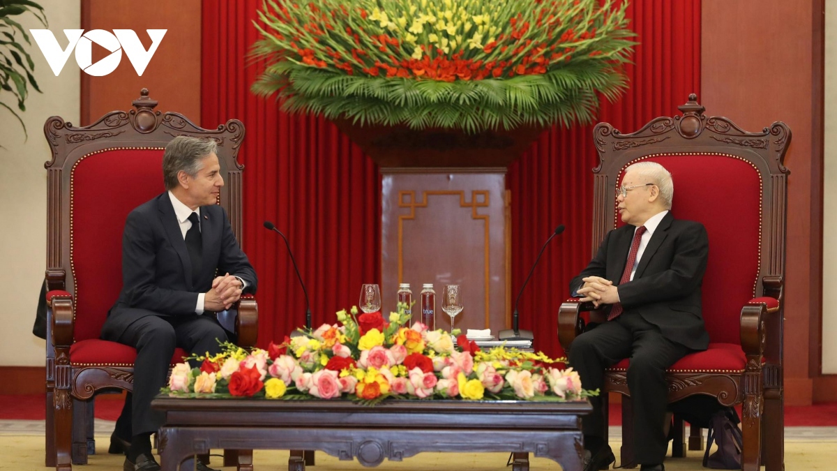 US pledges to step up all-around cooperation with Vietnam