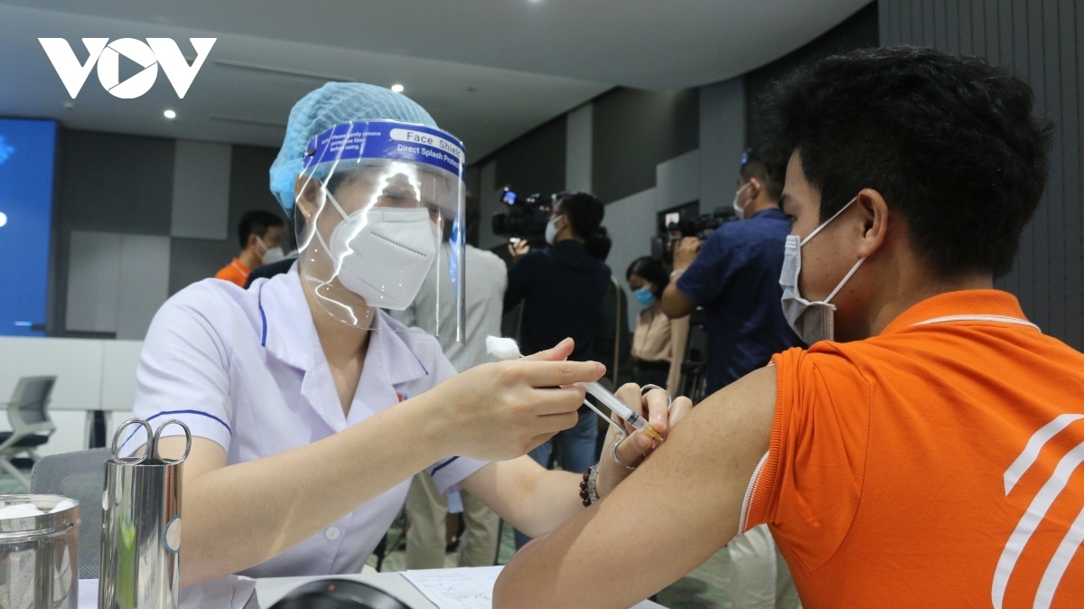 18,000 vaccine doses allocated to Hanoi districts