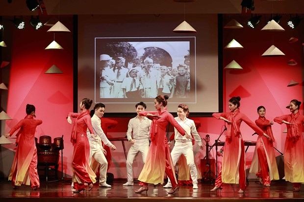 Art performance celebrates 30 years of Vietnam-Uruguay diplomatic ties