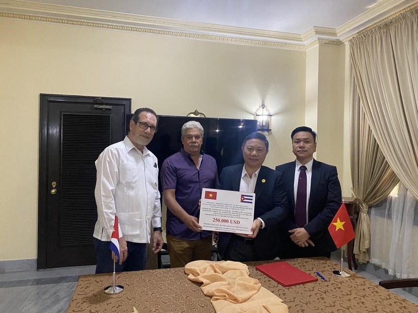 Ho Chi Minh City donates US$250,000 to Cuba after oil depot fire