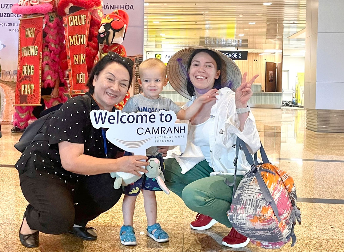 Khanh Hoa welcomes visitors on first charter flight from Uzbekistan