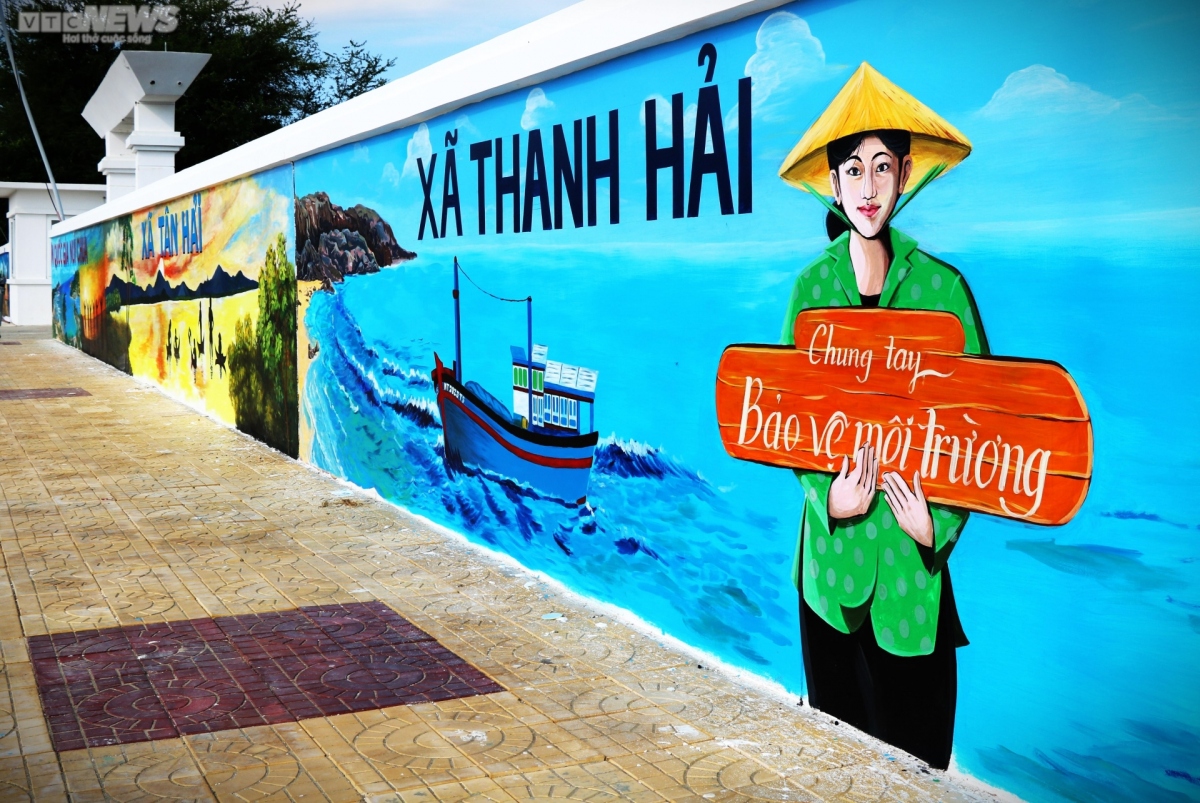 Discovering longest Vietnamese mural painting in Ninh Thuan province