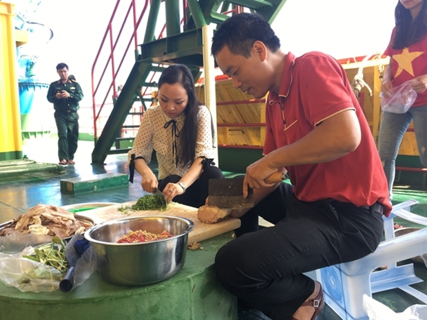 Famous ‘pho’ restaurant owner brings the dish to island soldiers for free