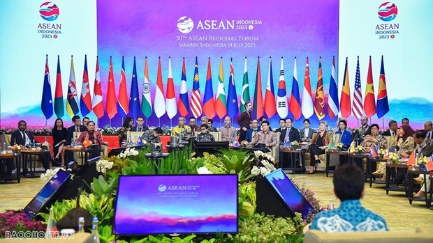 Vietnam attends 30th ASEAN Regional Forum