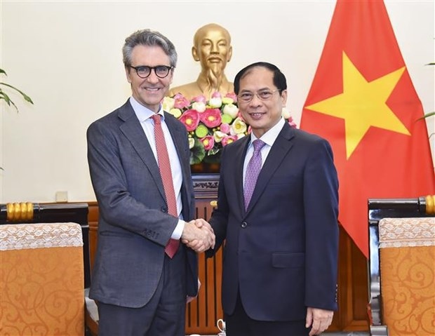 Foreign Minister appreciates ambassador’s contributions to Vietnam-EU ties