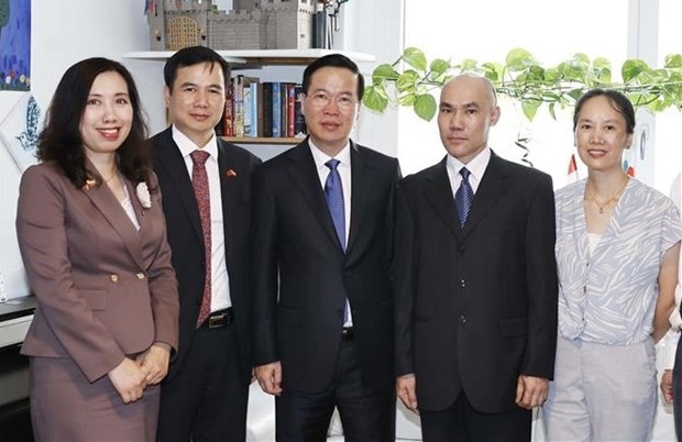 State President meets reputable Vietnamese physicist in Vienna