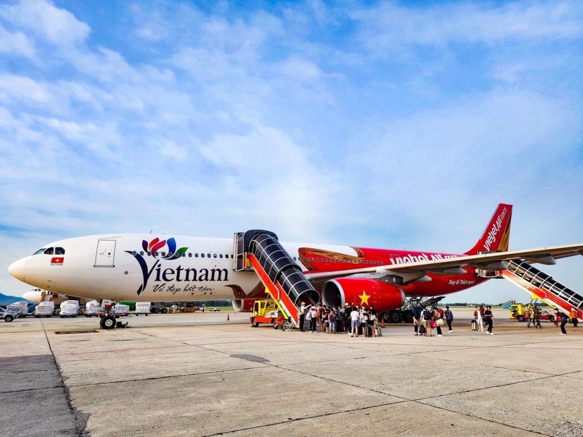 VietJet aircraft bearing symbol of Vietnamese tourism takes off