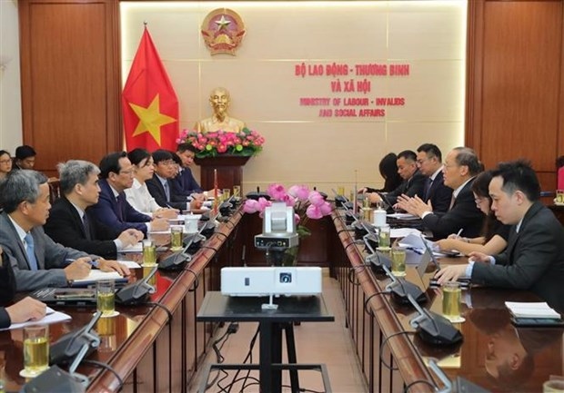 Vietnam, Singapore intensify cooperation in human resources training