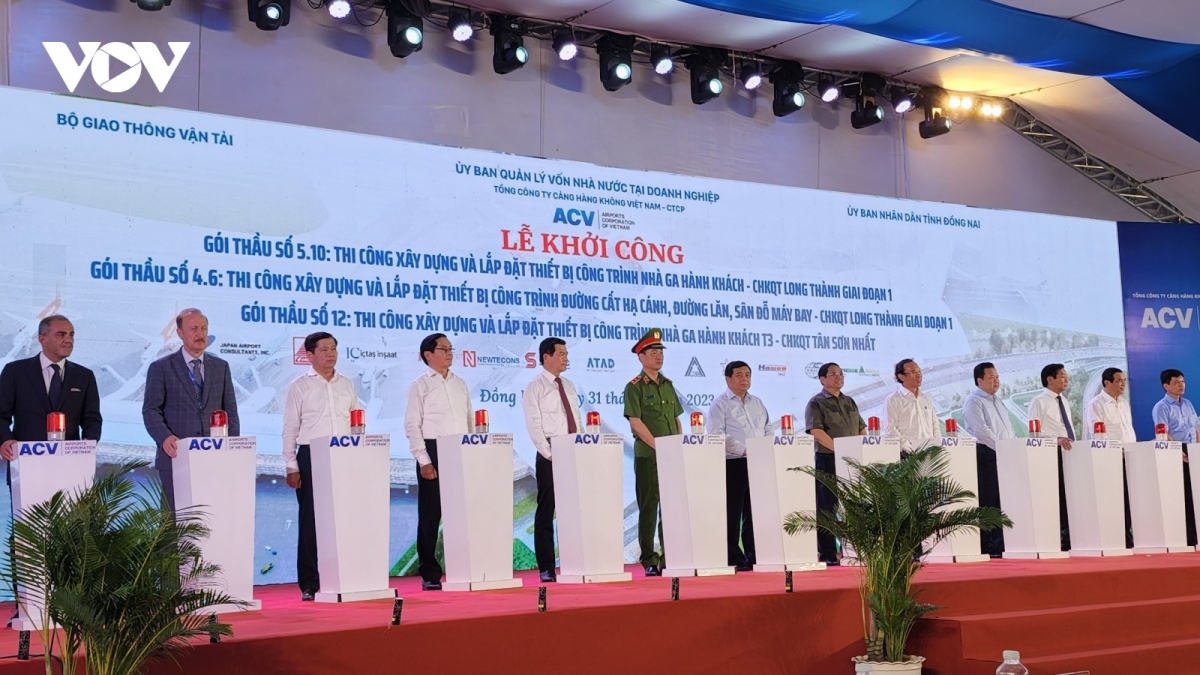 PM kicks off construction of Long Thanh and Tan Son Nhat airport terminals