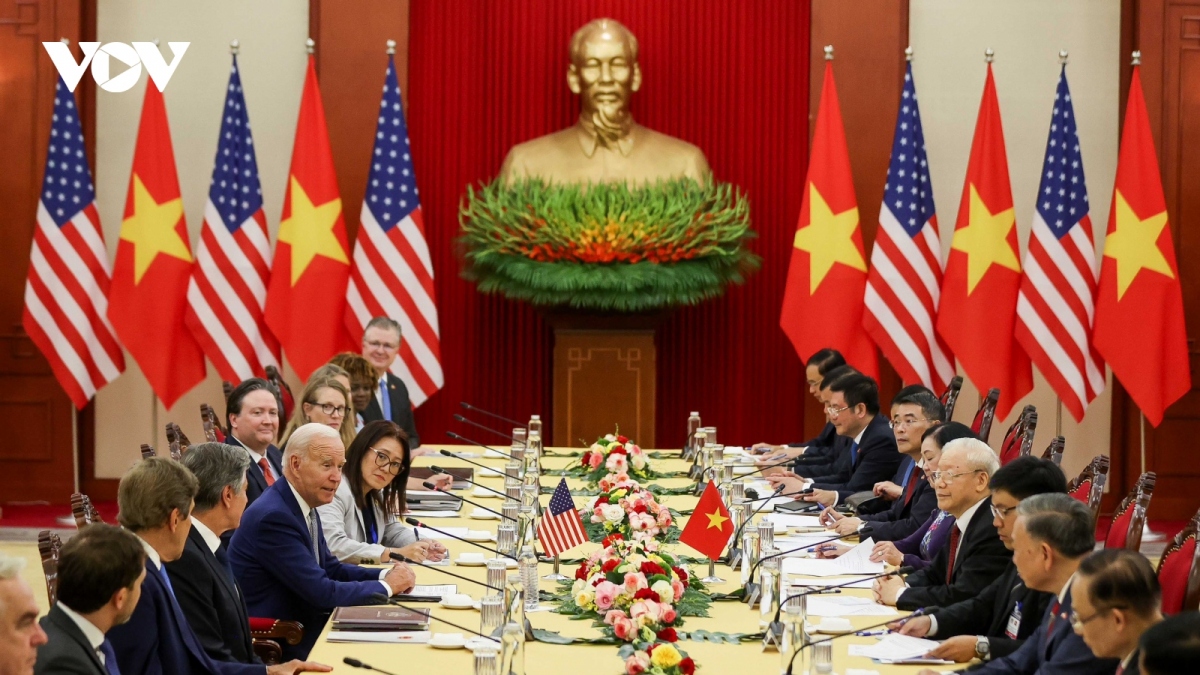 Vietnamese Party leader and US President hold high-level talks in Hanoi