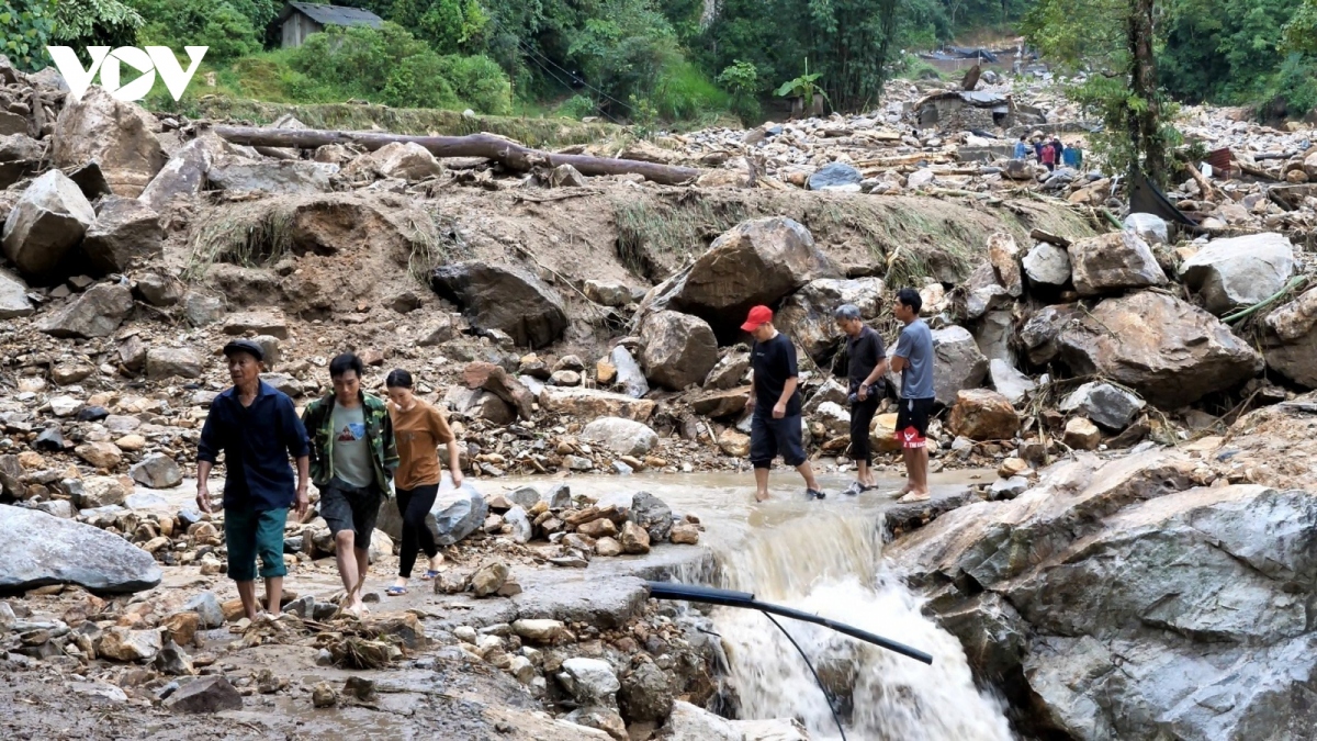 Flash floods sweep away three people in northern Lao Cai province