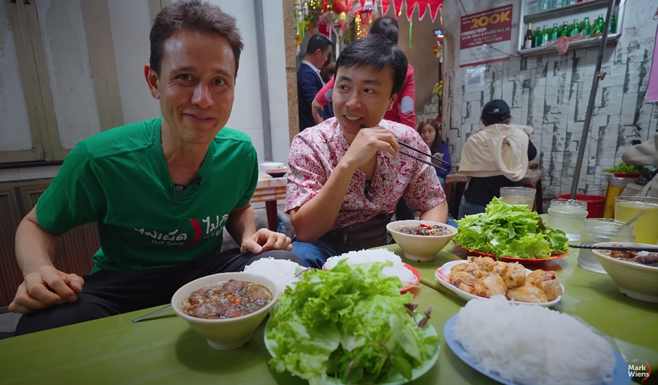 YouTube food star Mark Wiens reveals five must-eat dishes in Hanoi